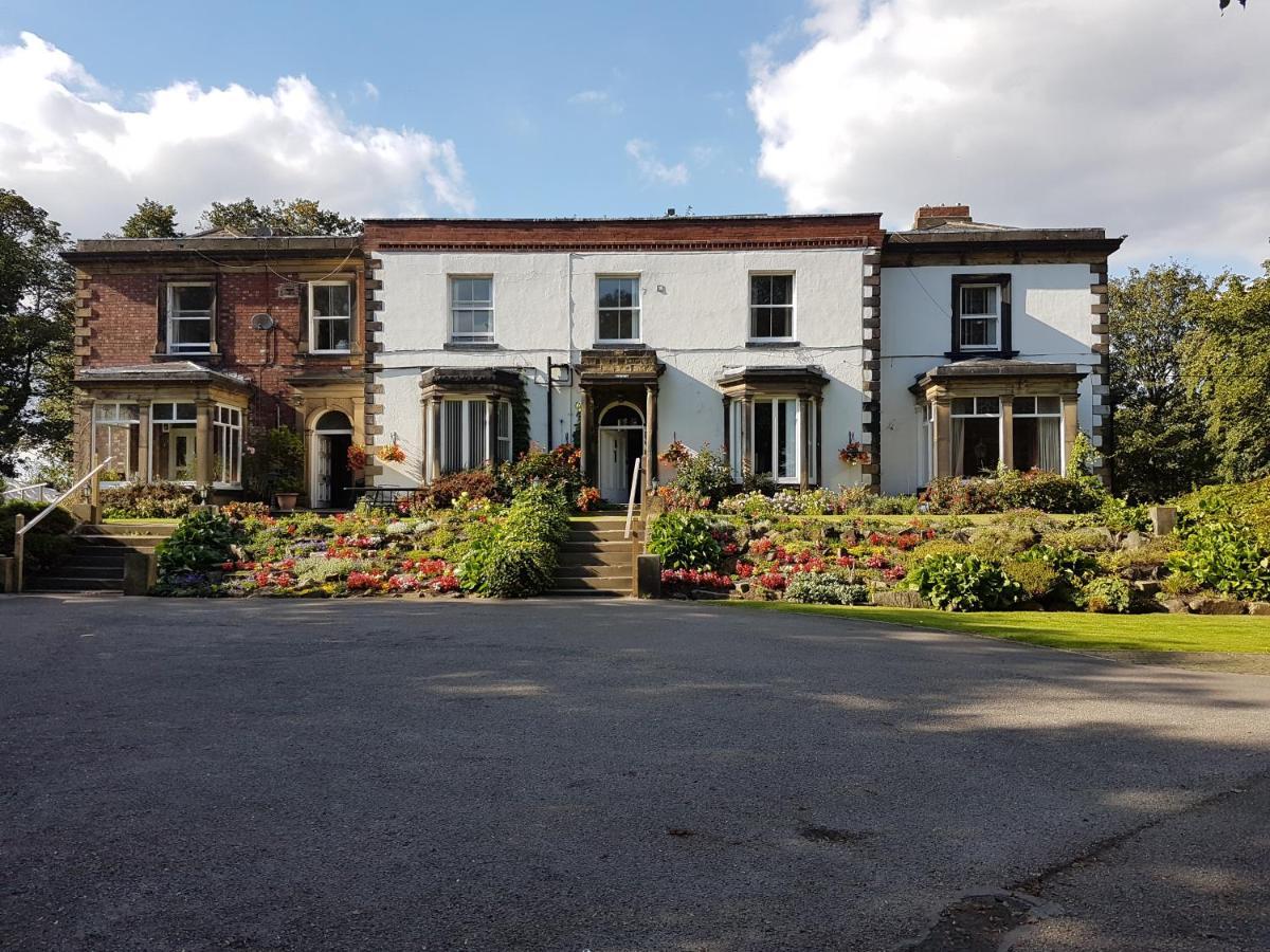 Heath House Acomodação com café da manhã Dewsbury Exterior foto